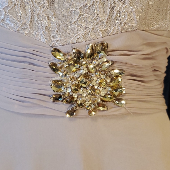 Beautiful mother of the bride - Picture 5 of 12